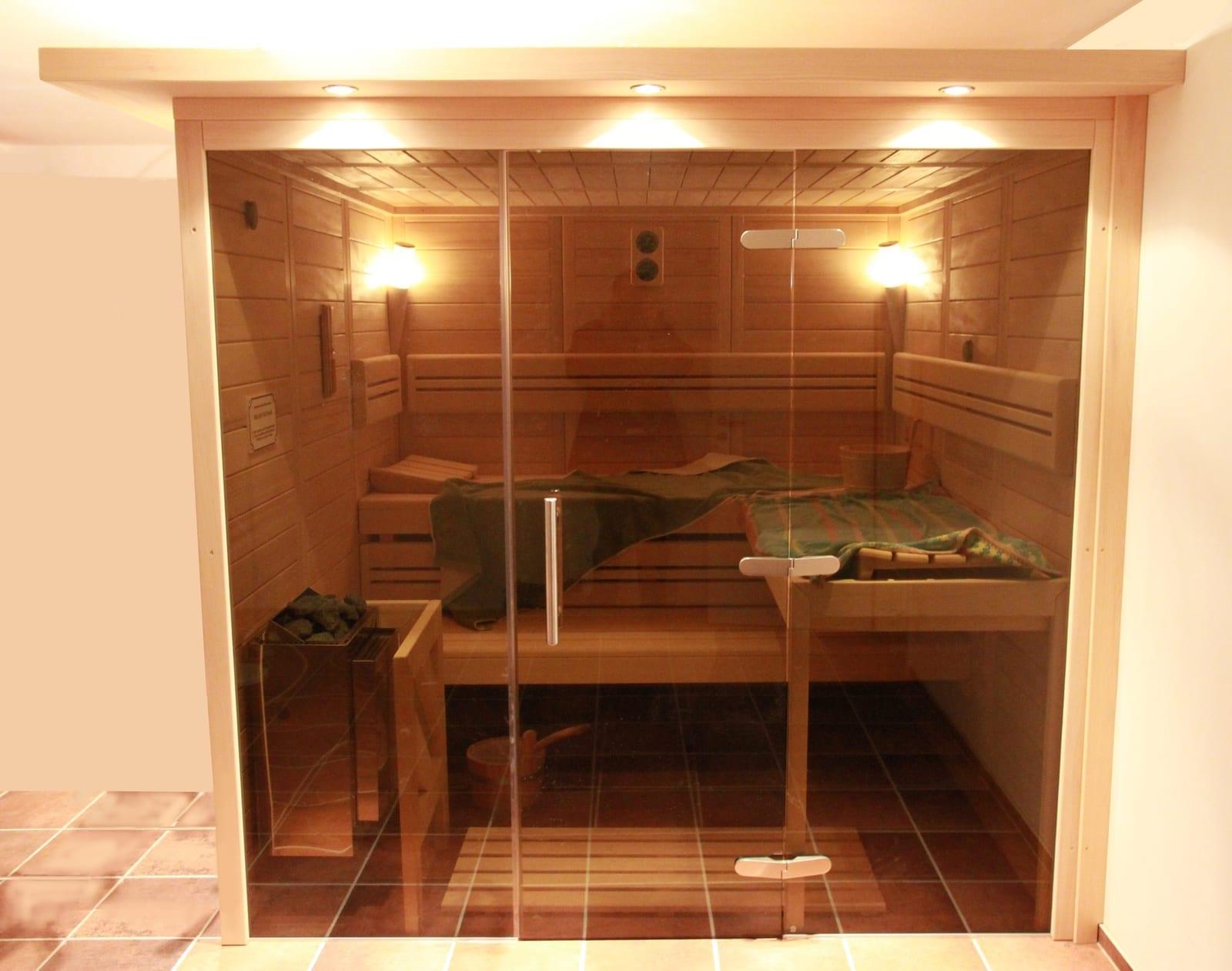 Sauna Keller Glasfront bearbeitet scaled – Wille Sauna