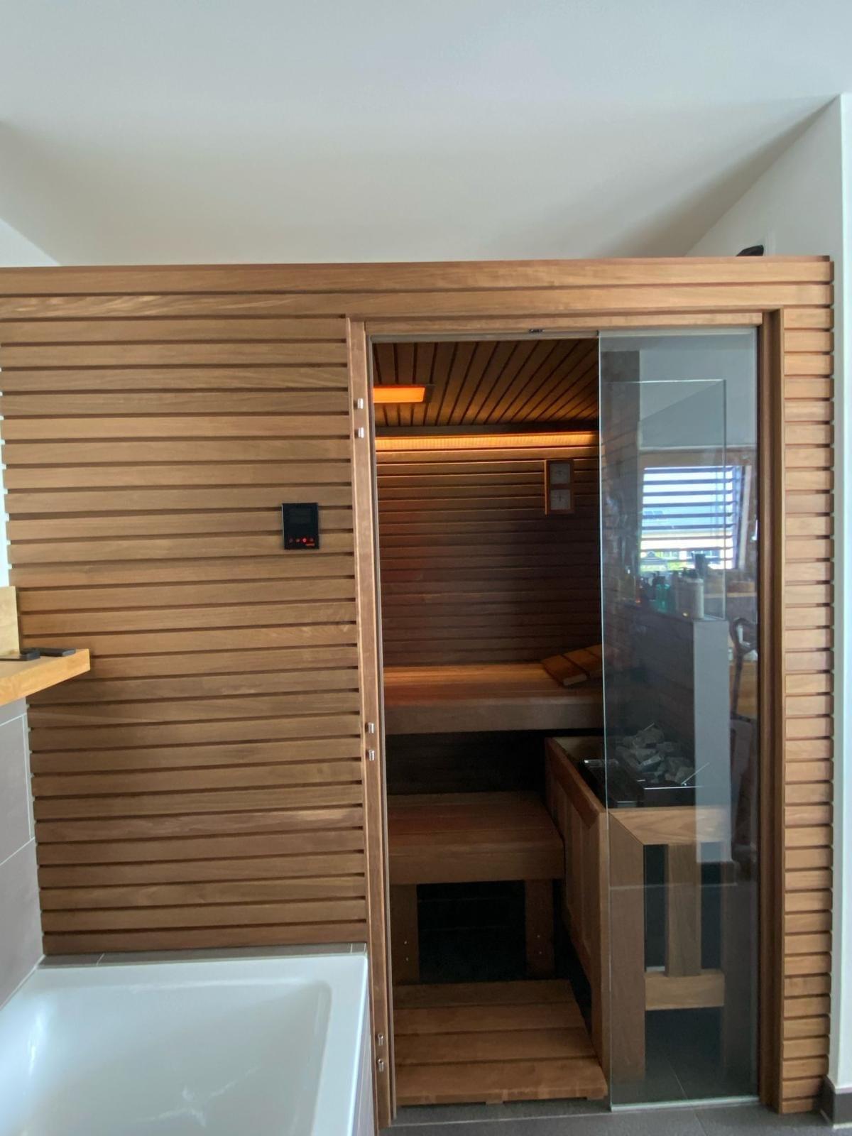 Maßgefertigte Einbausauna in Thermo-Espe